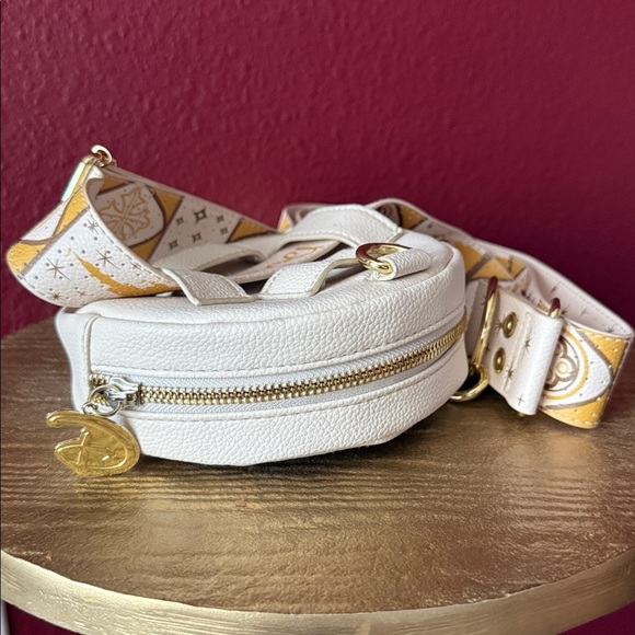 Disney Parks ivory Cinderella castle pin trading bag/crossbody/beltbag - Picture 2 of 7